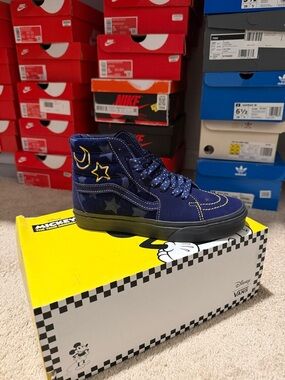 Vans Navy High-Top Sneaker with Star & Moon Embroidery